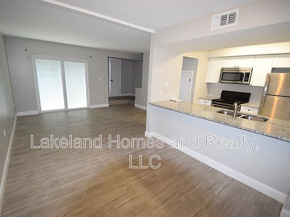 5th image of 945 Castle Way