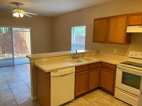 3rd image of 102 Wilton Cir