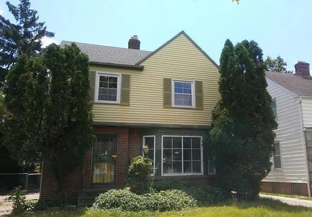 17020 Glendale Ave photo 1