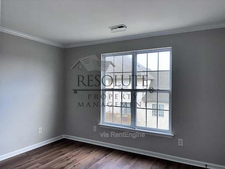 9804 Grettle Ct — Photo 11