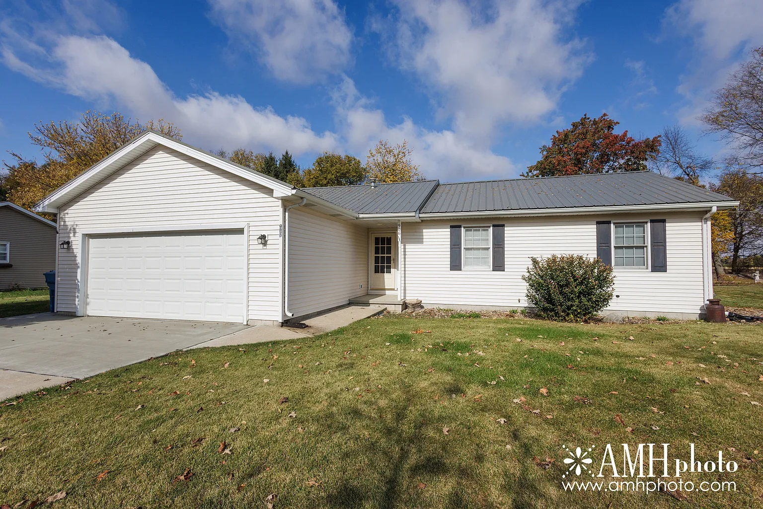906 Thomas Dr photo 1