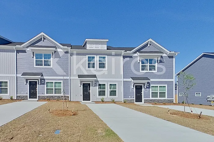 3 bed, 2.5 bath, 1300 sqft, $1,549 — Photo 2