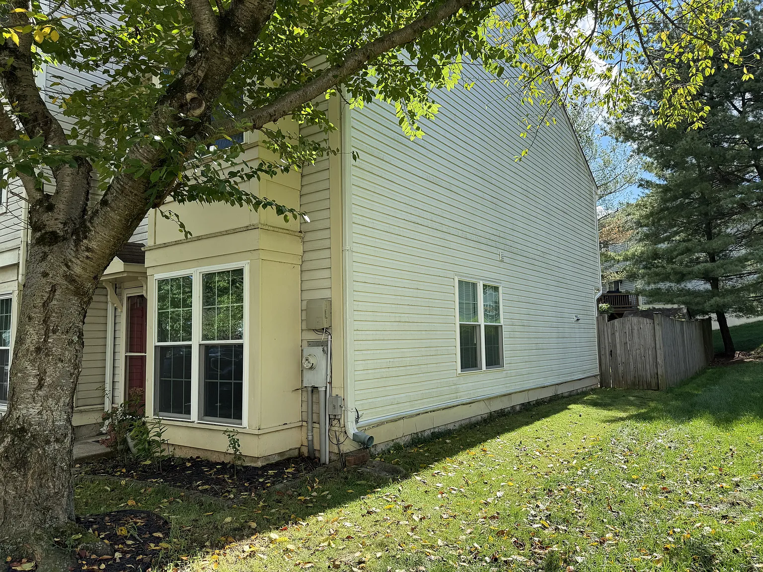 2 bed, 1.5 bath, 1120 sqft, $2,300 — Photo 2