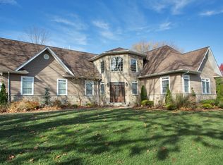 1 Rustic Gate Ln, Dix Hills, NY 11746