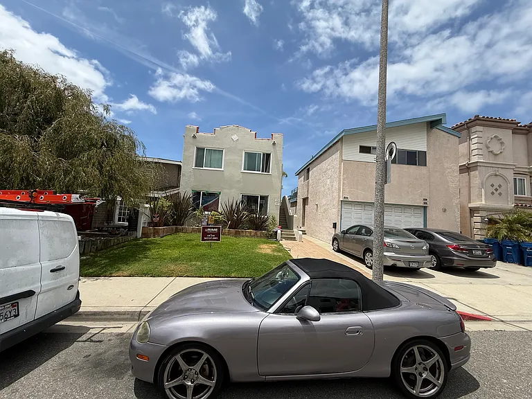 1028 Bayview Dr — Photo 1