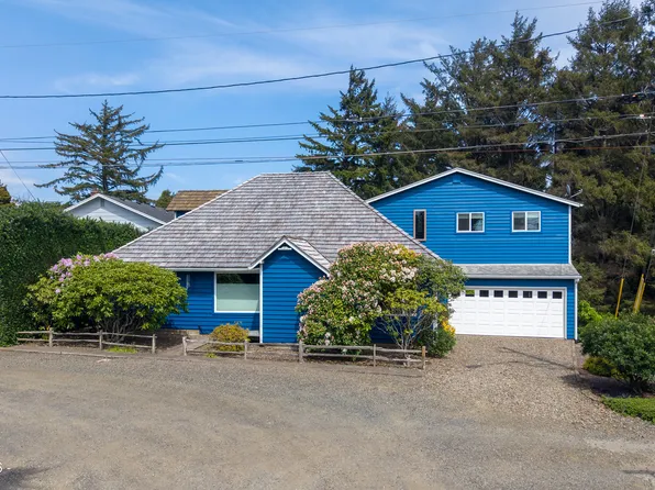 1127 S Pine St, Newport, OR 97365