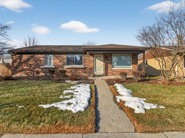 15715 Exeter Ct, Fraser, MI 48026