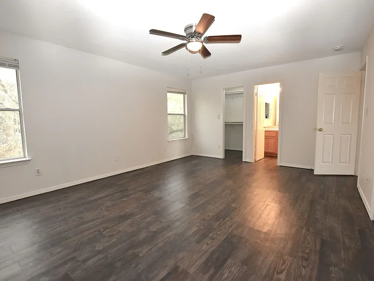 921-923 Sagewood Trl — Photo 10