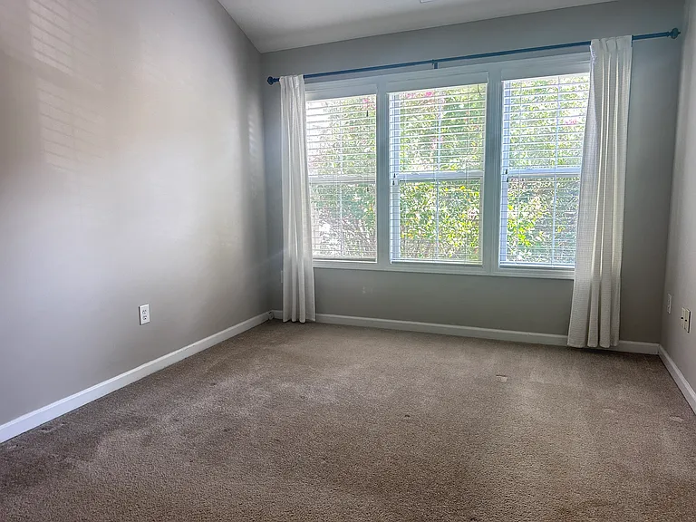 407 Heritage Village Ln — Photo 5