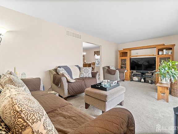 5th image of 7 Gardenia Ct