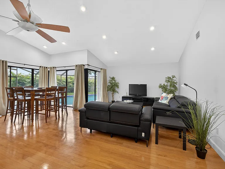 1773 Wiltshire Village Dr — Photo 6
