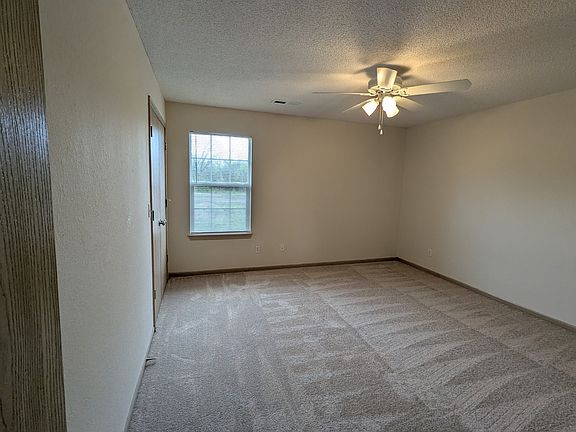 5th image of 205 W Nicholas Dr #D