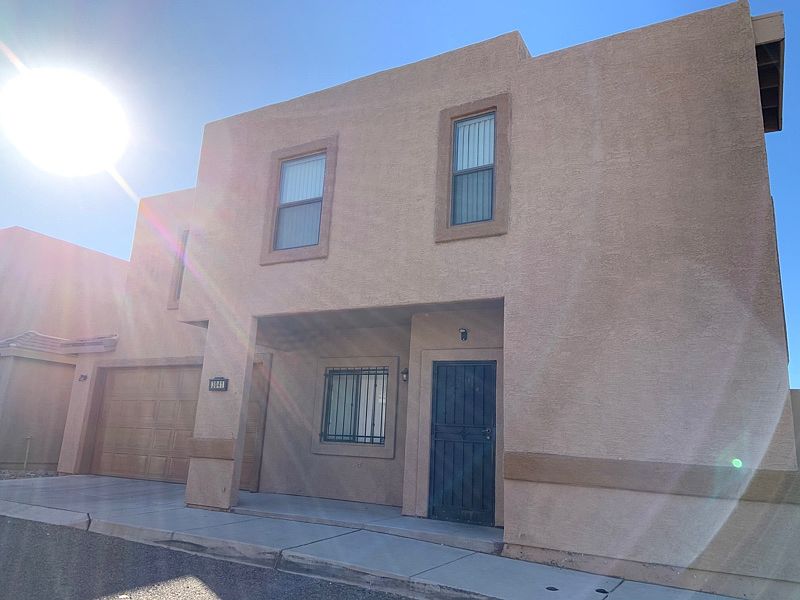 1st image of 3041 N Estrella Ave