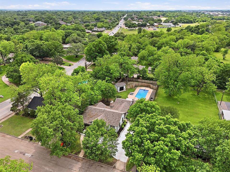 1st image of 216 Sunset Dr