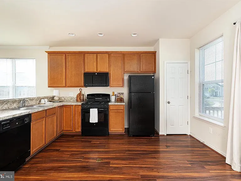 109 Splendor Garden Way — Photo 24