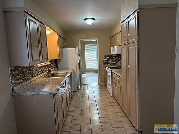 5th image of 1825 Rosinante St