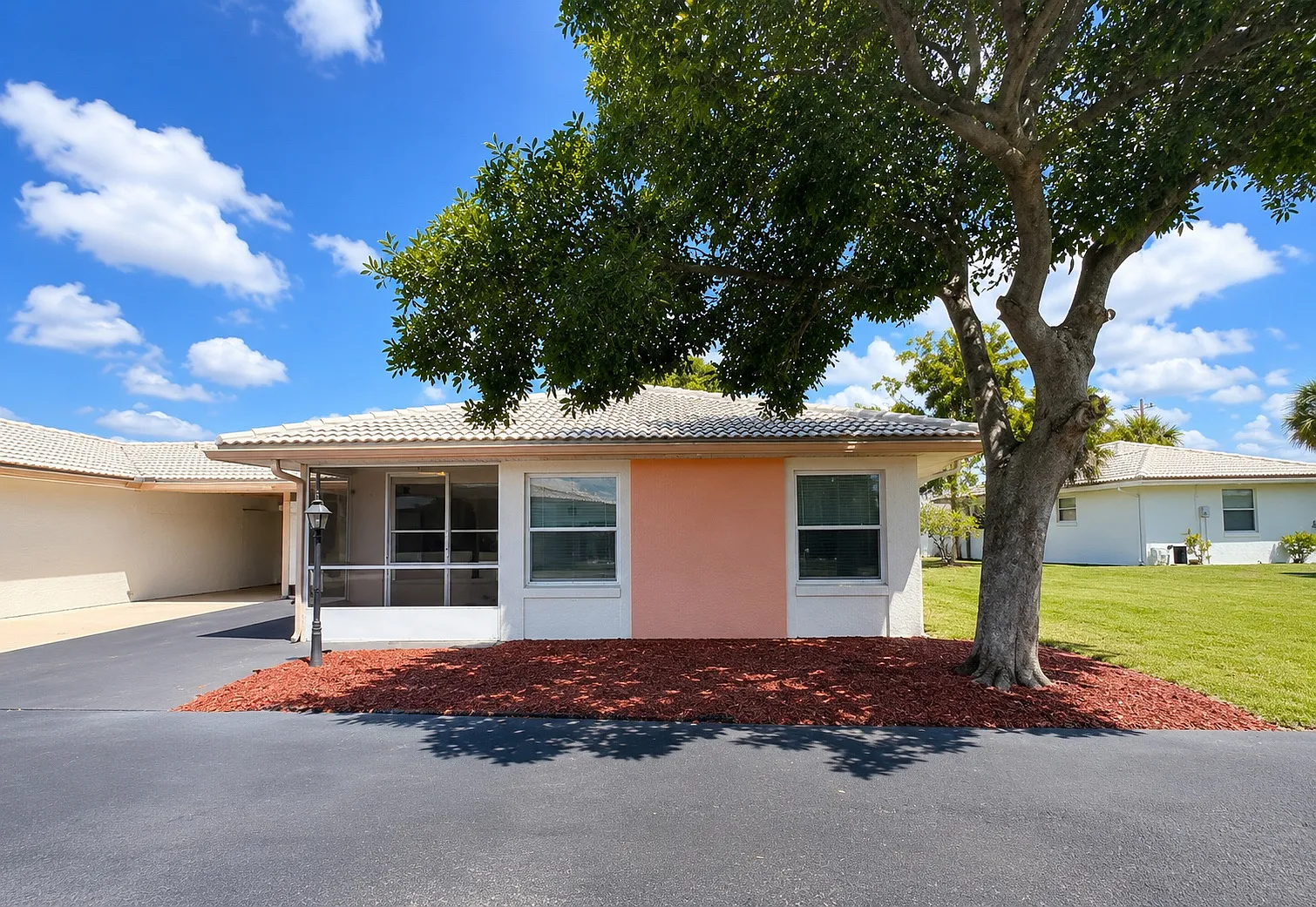 2 bed, 998 sqft, $1,300 — Photo 1