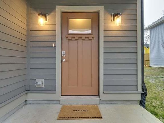 3rd image of 219B Prince Ave