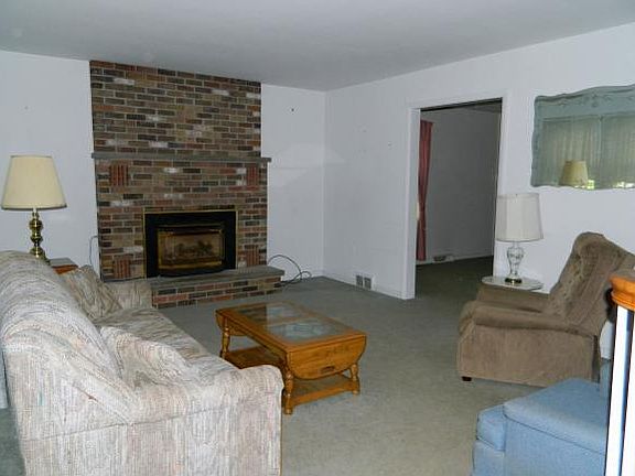 3rd image of 43 Dewitt St