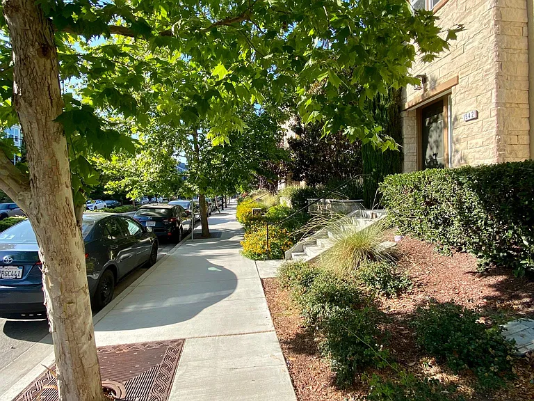 1542 McCandless Dr — Photo 3