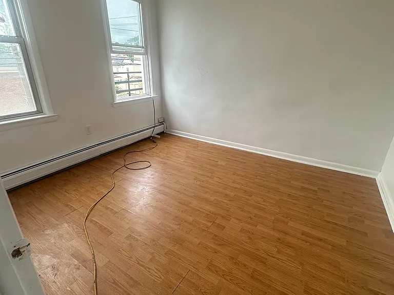 300 Kingsland Ave #2 — Photo 3