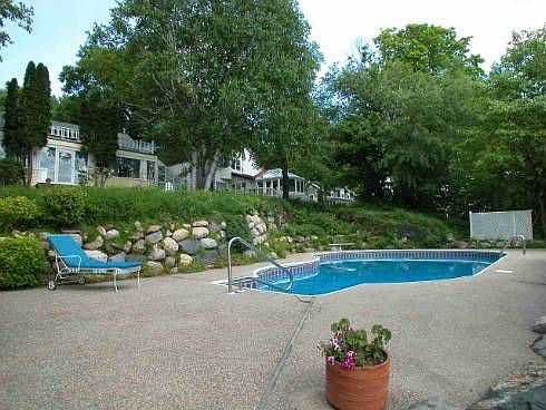 S-facing, in-grnd pool overlooks St. Albans Bay 