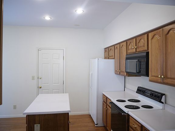 5th image of 10794 Gleneagle Dr
