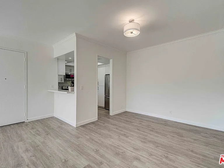 2324 S Beverly Glen Blvd #201 — Photo 21