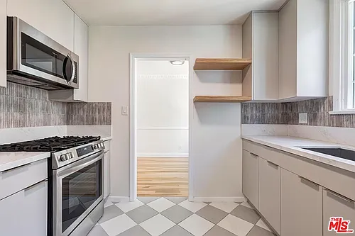 405 1/2 Shirley Pl Photo 1