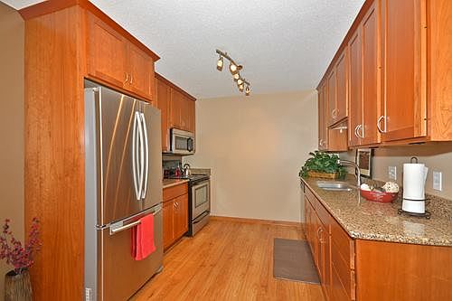 4th image of 4351 Parklawn Ave #207
