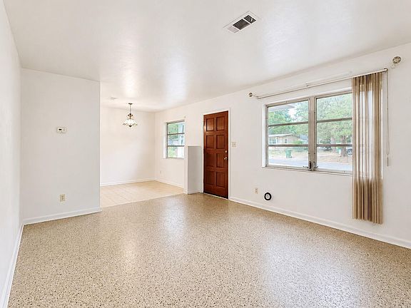 5th image of 325 Avon Ln