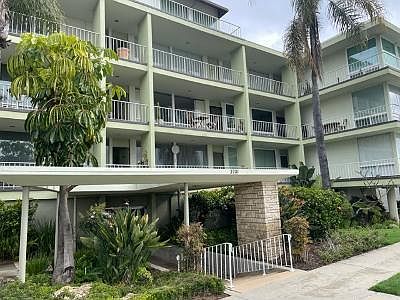 3rd image of 3901 E Livingston Dr Unit 403