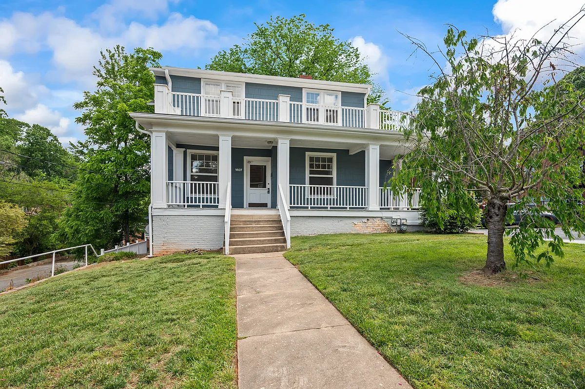 Building Photo - 1407 Clover St #D