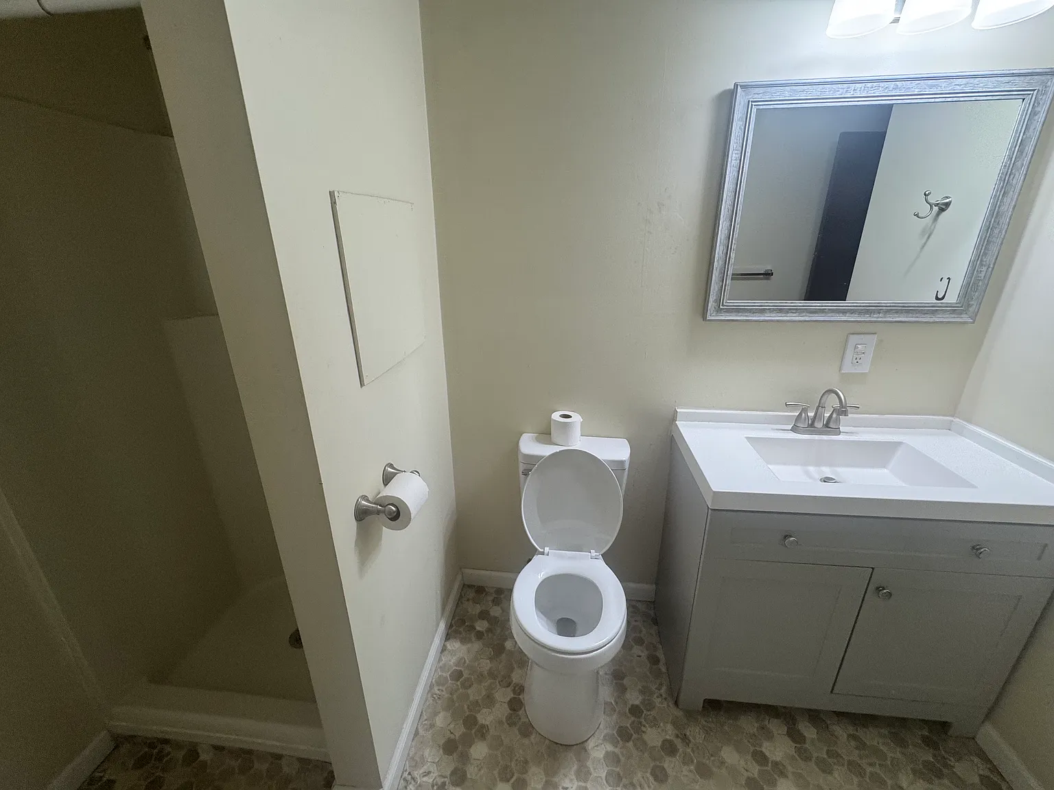 3 bed, 1000 sqft, $1,100 — Photo 4