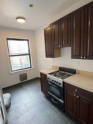 2nd image of 226 Kimberly Pl APT 5A