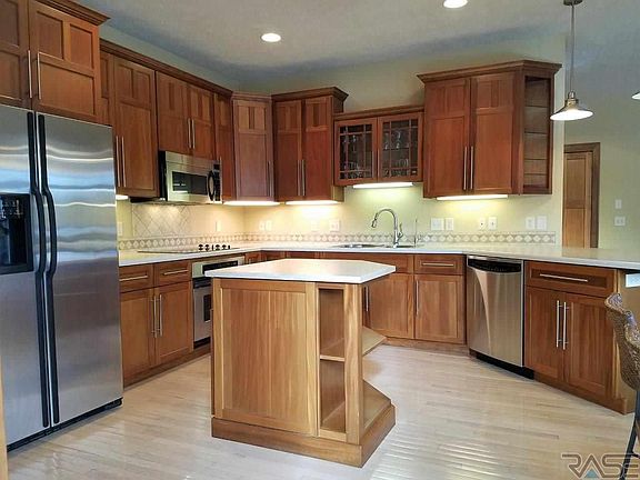 5th image of 200 E Pinehurst Dr