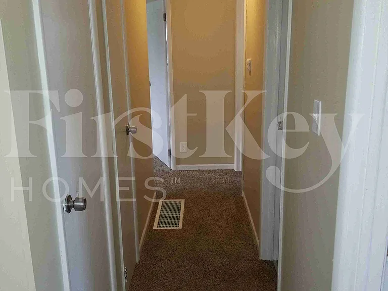 29 N Walnut Ln — Photo 8