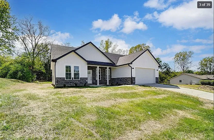 312 Skinner Drive - 1 — Photo 3