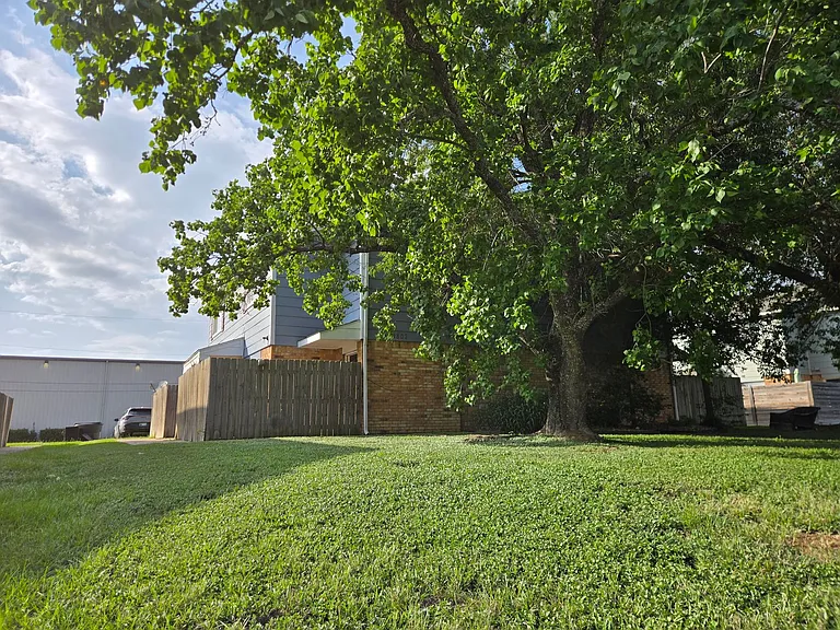 1807 Treehouse Trl #C — Photo 15