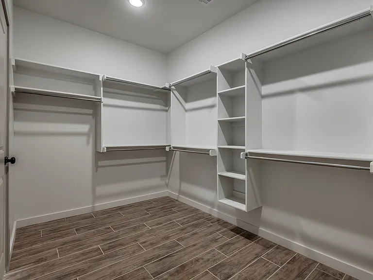 2240 E Thomas Ter — Photo 11