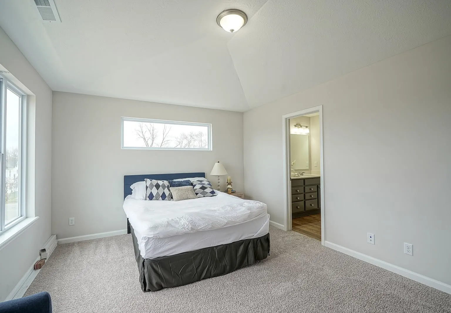 3 bed, 3.5 bath, 1920 sqft, $2,250 — Photo 4
