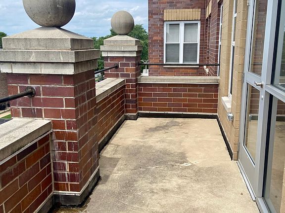 2nd image of 3611 W Montrose Ave #508