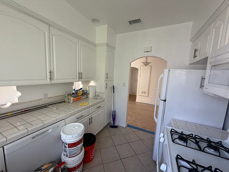 217 S Doheny Dr #5 — Photo 13