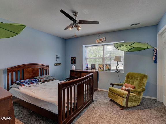 2nd image of 906 Briarview Dr