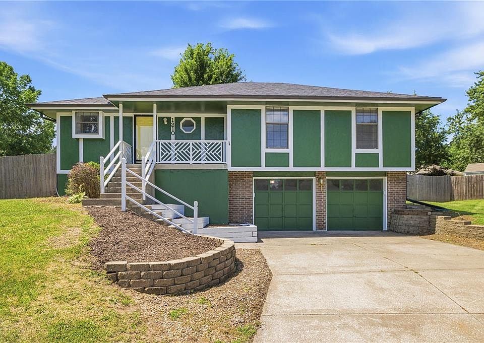 1st image of 1210 NE Richardson Pl