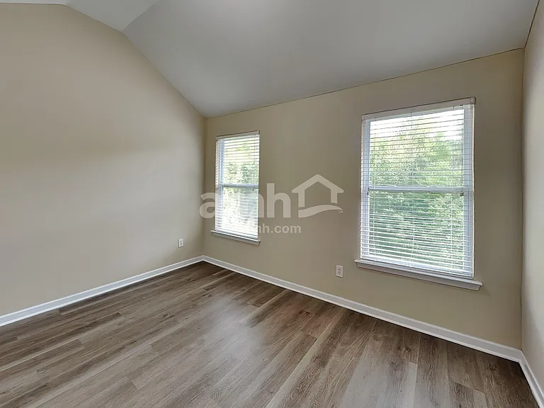 1380 Grey Rock Way — Photo 15