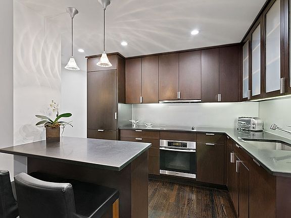 3rd image of 23 E 10th St APT 106