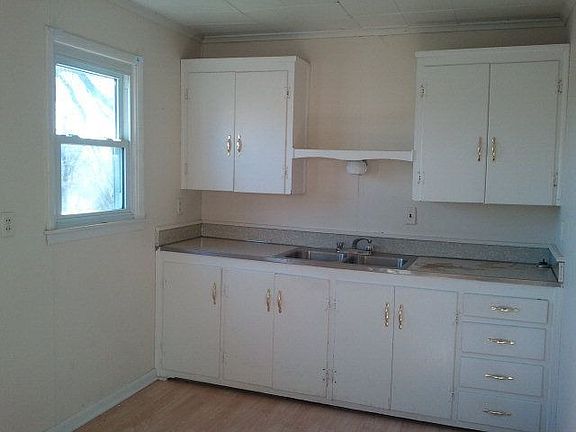 3rd image of 1805 Sun Valley Dr