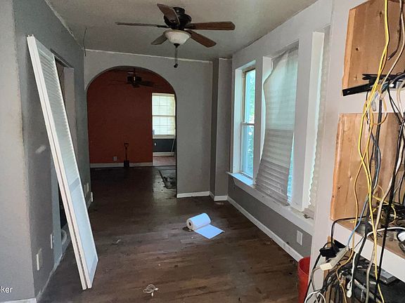 4th image of 5110 Emery Ave