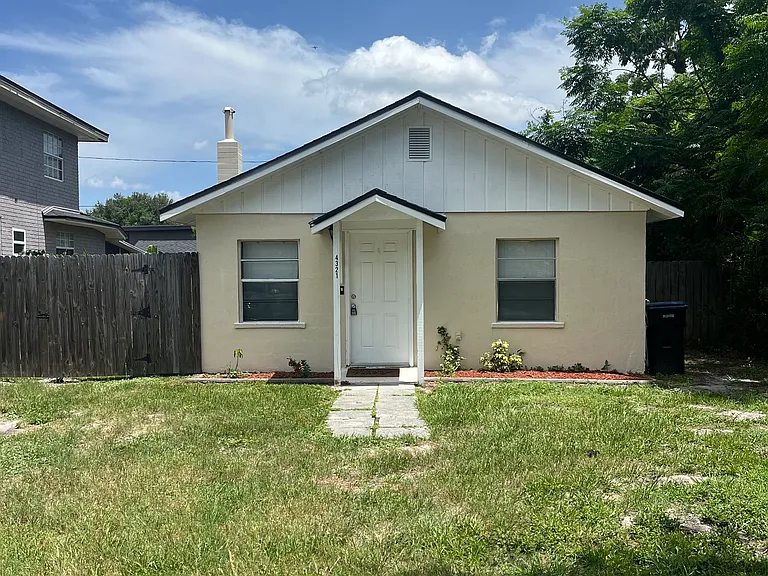 4321 Hargrave St — Photo 1